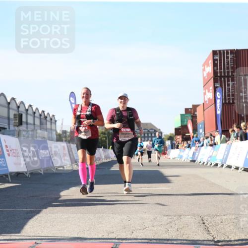 03.10.2025 - Köhlbrandbrückenlauf Jannik Wohlers http://msf.ph/oto/9128744 03.10.2025 13:40:48 Ziel 5495, 5496, 5558, 6134, 6135 meine-sportfotos.de