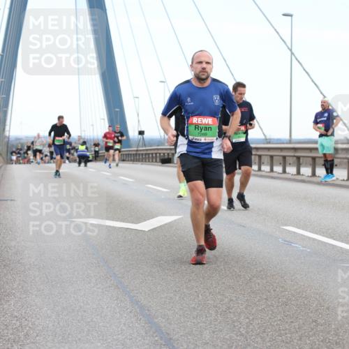 03.10.2025 - Köhlbrandbrückenlauf Lena Gebhardt http://msf.ph/oto/9128758 03.10.2025 15:23:36 Position 2  meine-sportfotos.de