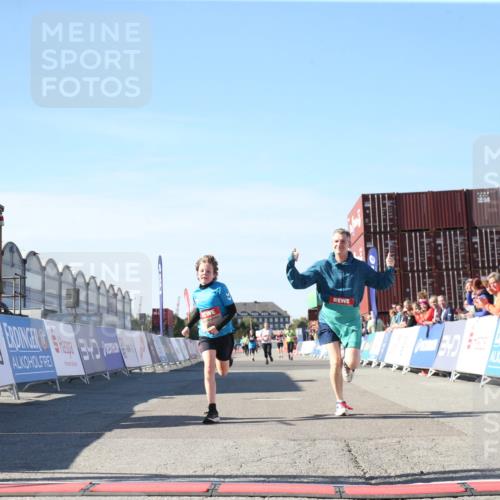 03.10.2025 - Köhlbrandbrückenlauf Jannik Wohlers http://msf.ph/oto/9128792 03.10.2025 13:40:53 Ziel 5495, 5496, 6134, 6135 meine-sportfotos.de