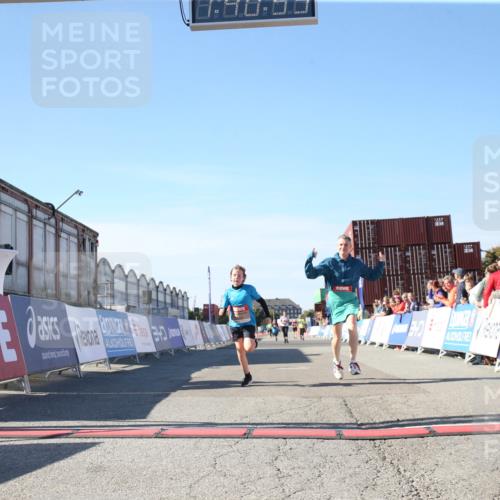 03.10.2025 - Köhlbrandbrückenlauf Jannik Wohlers http://msf.ph/oto/9128796 03.10.2025 13:40:54 Ziel 5495, 5496, 6134, 6135 meine-sportfotos.de