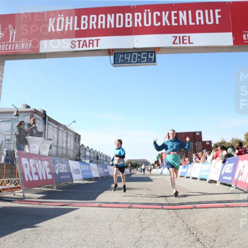 03.10.2025 - Köhlbrandbrückenlauf Jannik Wohlers http://msf.ph/oto/9128805 03.10.2025 13:40:54 Ziel 5495, 5496, 6134, 6135 meine-sportfotos.de