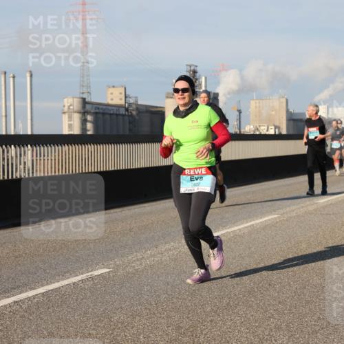 03.10.2025 - Köhlbrandbrückenlauf Lena Gebhardt http://msf.ph/oto/9128813 03.10.2025 09:48:30 Position 2 2822 meine-sportfotos.de