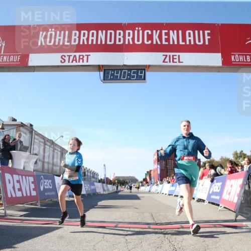 03.10.2025 - Köhlbrandbrückenlauf Jannik Wohlers http://msf.ph/oto/9128824 03.10.2025 13:40:55 Ziel 5495, 5496, 6134, 6135 meine-sportfotos.de