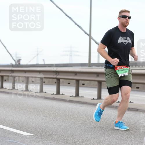 03.10.2025 - Köhlbrandbrückenlauf Lena Gebhardt http://msf.ph/oto/9128827 03.10.2025 15:23:47 Position 2 7561 meine-sportfotos.de