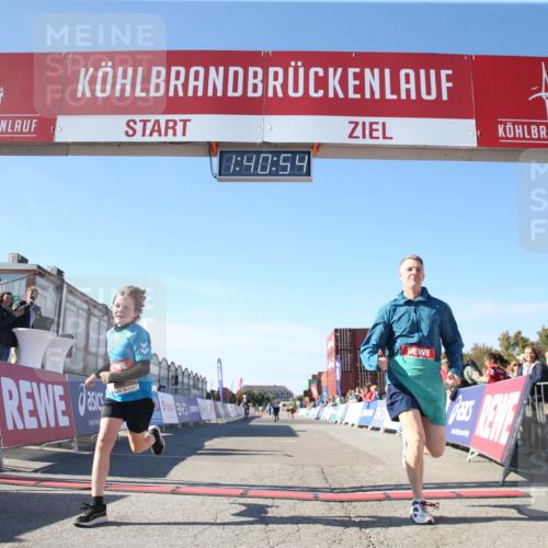 03.10.2025 - Köhlbrandbrückenlauf Jannik Wohlers http://msf.ph/oto/9128828 03.10.2025 13:40:55 Ziel 5495, 5496, 6134, 6135 meine-sportfotos.de