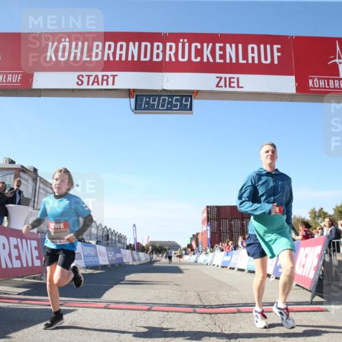 03.10.2025 - Köhlbrandbrückenlauf Jannik Wohlers http://msf.ph/oto/9128830 03.10.2025 13:40:55 Ziel 5495, 5496, 6134, 6135 meine-sportfotos.de