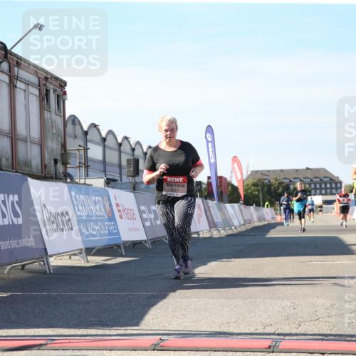 03.10.2025 - Köhlbrandbrückenlauf Jannik Wohlers http://msf.ph/oto/9128836 03.10.2025 13:41:03 Ziel 5495, 5496, 6317, 6437 meine-sportfotos.de