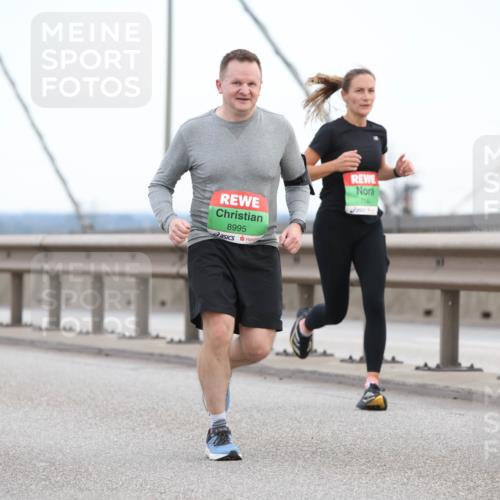 03.10.2025 - Köhlbrandbrückenlauf Lena Gebhardt http://msf.ph/oto/9128840 03.10.2025 15:23:51 Position 2 8995, 7144 meine-sportfotos.de