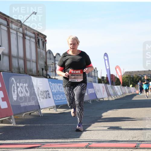 03.10.2025 - Köhlbrandbrückenlauf Jannik Wohlers http://msf.ph/oto/9128847 03.10.2025 13:41:04 Ziel 5495, 5496, 6317, 6437 meine-sportfotos.de