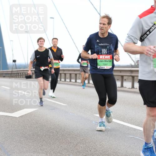 03.10.2025 - Köhlbrandbrückenlauf Lena Gebhardt http://msf.ph/oto/9128866 03.10.2025 15:23:56 Position 2 7297, 7172 meine-sportfotos.de