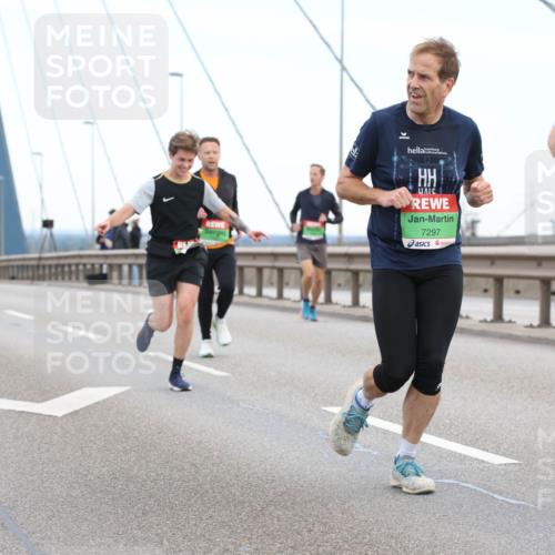 03.10.2025 - Köhlbrandbrückenlauf Lena Gebhardt http://msf.ph/oto/9128869 03.10.2025 15:23:56 Position 2 7297 meine-sportfotos.de