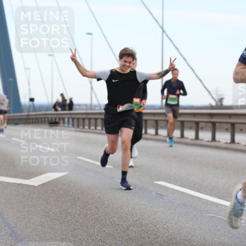 03.10.2025 - Köhlbrandbrückenlauf Lena Gebhardt http://msf.ph/oto/9128876 03.10.2025 15:23:57 Position 2 7297 meine-sportfotos.de