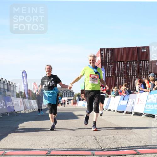 03.10.2025 - Köhlbrandbrückenlauf Jannik Wohlers http://msf.ph/oto/9128879 03.10.2025 13:41:13 Ziel 5116, 5121, 5197, 5421, 6317, 6437 meine-sportfotos.de