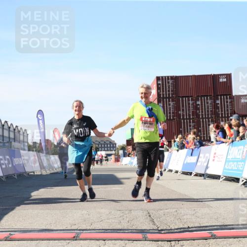03.10.2025 - Köhlbrandbrückenlauf Jannik Wohlers http://msf.ph/oto/9128881 03.10.2025 13:41:13 Ziel 5116, 5121, 5197, 5421, 6317, 6437 meine-sportfotos.de
