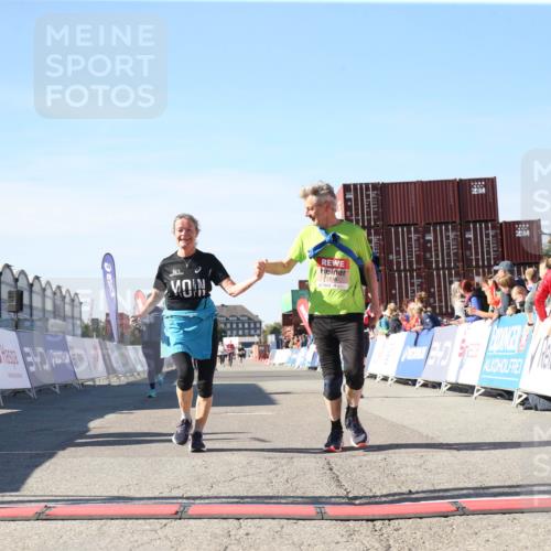 03.10.2025 - Köhlbrandbrückenlauf Jannik Wohlers http://msf.ph/oto/9128883 03.10.2025 13:41:13 Ziel 5116, 5121, 5197, 5421, 6317, 6437 meine-sportfotos.de