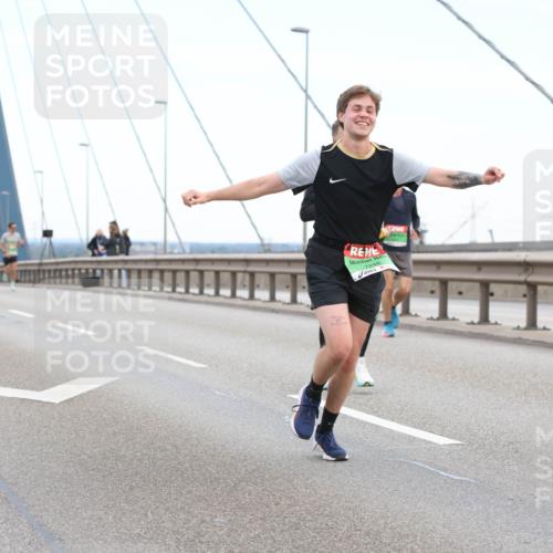 03.10.2025 - Köhlbrandbrückenlauf Lena Gebhardt http://msf.ph/oto/9128889 03.10.2025 15:23:57 Position 2 7248 meine-sportfotos.de