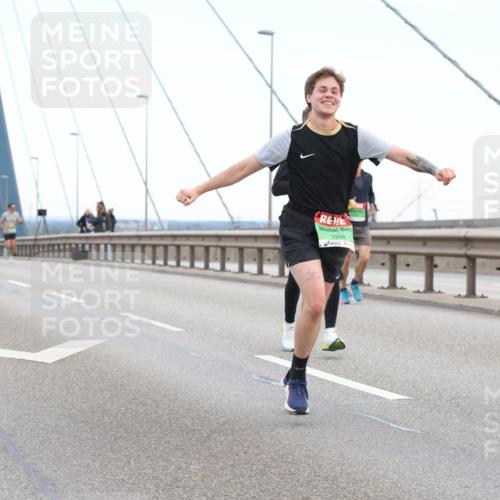 03.10.2025 - Köhlbrandbrückenlauf Lena Gebhardt http://msf.ph/oto/9128893 03.10.2025 15:23:58 Position 2 7248 meine-sportfotos.de