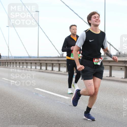 03.10.2025 - Köhlbrandbrückenlauf Lena Gebhardt http://msf.ph/oto/9128899 03.10.2025 15:23:58 Position 2  meine-sportfotos.de