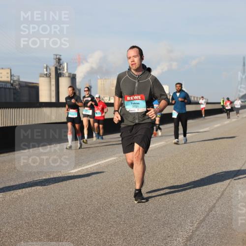 03.10.2025 - Köhlbrandbrückenlauf Lena Gebhardt http://msf.ph/oto/9128903 03.10.2025 09:48:34 Position 2 3721 meine-sportfotos.de
