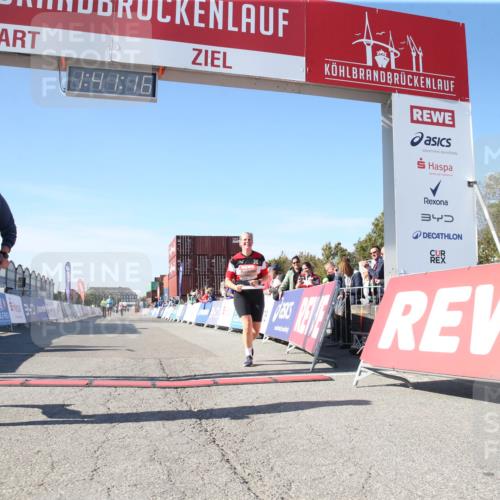 03.10.2025 - Köhlbrandbrückenlauf Jannik Wohlers http://msf.ph/oto/9128922 03.10.2025 13:41:17 Ziel 5116, 5121, 5197, 5421 meine-sportfotos.de