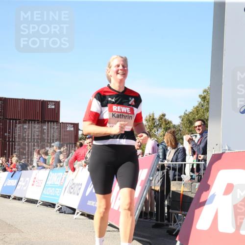 03.10.2025 - Köhlbrandbrückenlauf Jannik Wohlers http://msf.ph/oto/9128928 03.10.2025 13:41:18 Ziel 5116, 5121, 5197, 5421 meine-sportfotos.de