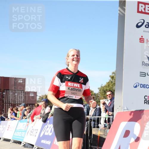 03.10.2025 - Köhlbrandbrückenlauf Jannik Wohlers http://msf.ph/oto/9128933 03.10.2025 13:41:18 Ziel 5116, 5121, 5197, 5421 meine-sportfotos.de