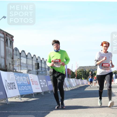 03.10.2025 - Köhlbrandbrückenlauf Jannik Wohlers http://msf.ph/oto/9128941 03.10.2025 13:41:38 Ziel 4894, 5228, 5230, 6462 meine-sportfotos.de