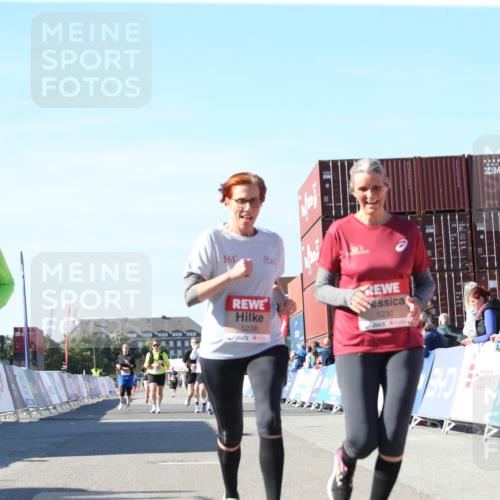 03.10.2025 - Köhlbrandbrückenlauf Jannik Wohlers http://msf.ph/oto/9128947 03.10.2025 13:41:39 Ziel 4894, 5228, 5230, 6462 meine-sportfotos.de