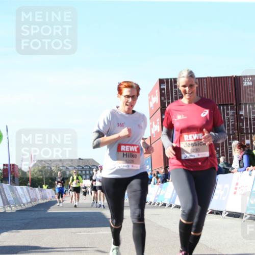 03.10.2025 - Köhlbrandbrückenlauf Jannik Wohlers http://msf.ph/oto/9128948 03.10.2025 13:41:39 Ziel 4894, 5228, 5230, 6462 meine-sportfotos.de