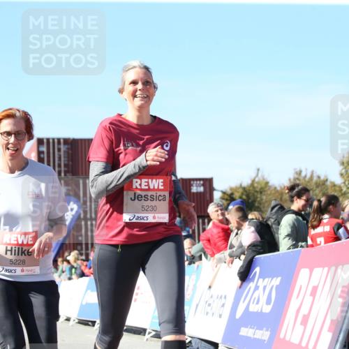 03.10.2025 - Köhlbrandbrückenlauf Jannik Wohlers http://msf.ph/oto/9128954 03.10.2025 13:41:39 Ziel 4894, 5228, 5230, 6462 meine-sportfotos.de