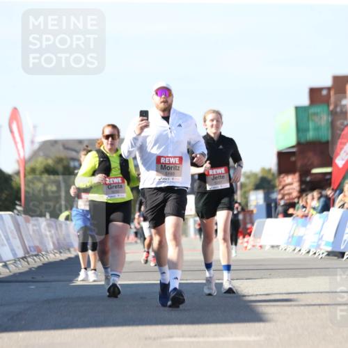 03.10.2025 - Köhlbrandbrückenlauf Jannik Wohlers http://msf.ph/oto/9128967 03.10.2025 13:41:43 Ziel 4894, 5193, 5228, 5230, 5232, 5257 meine-sportfotos.de