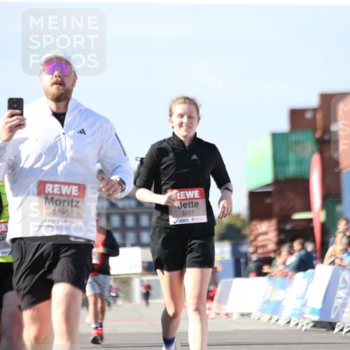 03.10.2025 - Köhlbrandbrückenlauf Jannik Wohlers http://msf.ph/oto/9128969 03.10.2025 13:41:45 Ziel 4894, 5193, 5228, 5230, 5232, 5257 meine-sportfotos.de