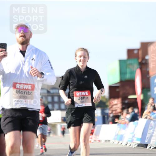 03.10.2025 - Köhlbrandbrückenlauf Jannik Wohlers http://msf.ph/oto/9128972 03.10.2025 13:41:45 Ziel 4894, 5193, 5228, 5230, 5232, 5257 meine-sportfotos.de