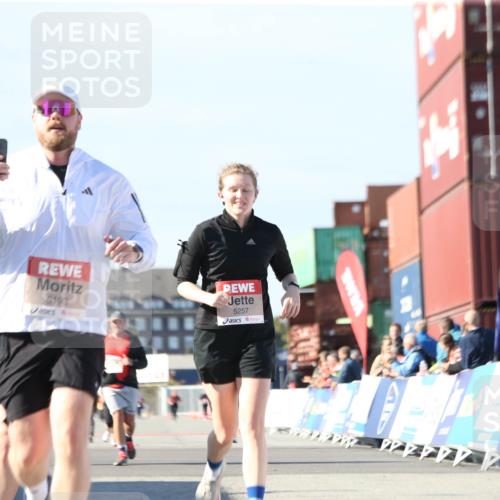 03.10.2025 - Köhlbrandbrückenlauf Jannik Wohlers http://msf.ph/oto/9128976 03.10.2025 13:41:46 Ziel 4894, 5193, 5228, 5230, 5232, 5257 meine-sportfotos.de