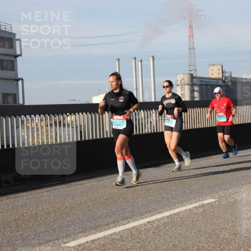03.10.2025 - Köhlbrandbrückenlauf Lena Gebhardt http://msf.ph/oto/9128978 03.10.2025 09:48:36 Position 2 3842 meine-sportfotos.de