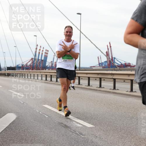03.10.2025 - Köhlbrandbrückenlauf Lena Gebhardt http://msf.ph/oto/9128986 03.10.2025 16:03:02 Position 2 7486, 968 meine-sportfotos.de