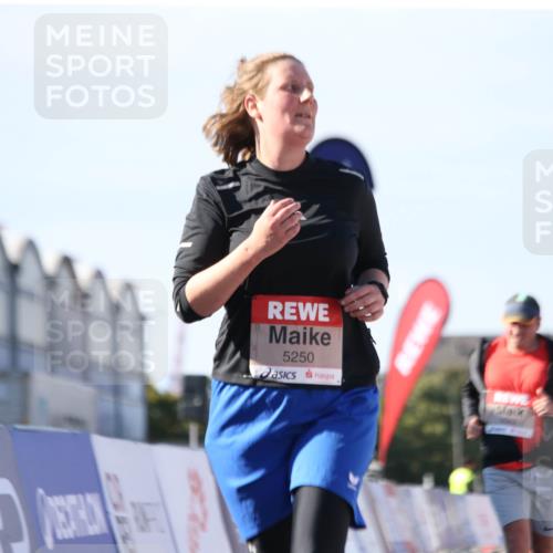03.10.2025 - Köhlbrandbrückenlauf Jannik Wohlers http://msf.ph/oto/9128990 03.10.2025 13:41:52 Ziel 5043, 5193, 5232, 5250, 5257, 5315 meine-sportfotos.de