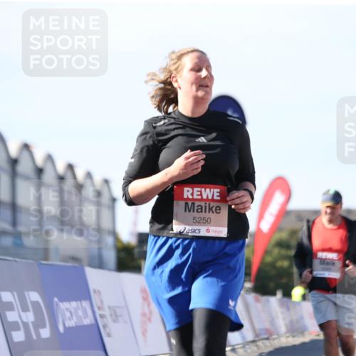 03.10.2025 - Köhlbrandbrückenlauf Jannik Wohlers http://msf.ph/oto/9128993 03.10.2025 13:41:52 Ziel 5043, 5193, 5232, 5250, 5257, 5315 meine-sportfotos.de