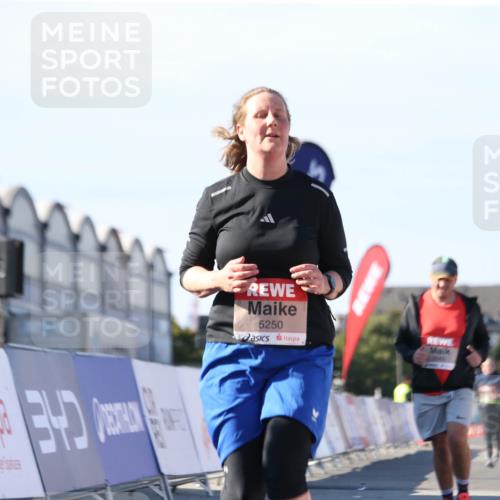 03.10.2025 - Köhlbrandbrückenlauf Jannik Wohlers http://msf.ph/oto/9128995 03.10.2025 13:41:52 Ziel 5043, 5193, 5232, 5250, 5257, 5315 meine-sportfotos.de