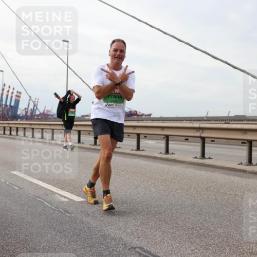 03.10.2025 - Köhlbrandbrückenlauf Lena Gebhardt http://msf.ph/oto/9128999 03.10.2025 16:03:02 Position 2 7486 meine-sportfotos.de