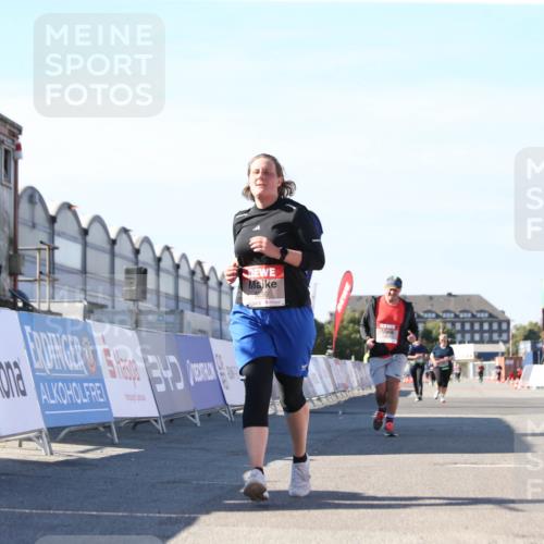 03.10.2025 - Köhlbrandbrückenlauf Jannik Wohlers http://msf.ph/oto/9129002 03.10.2025 13:41:52 Ziel 5043, 5193, 5232, 5250, 5257, 5315 meine-sportfotos.de