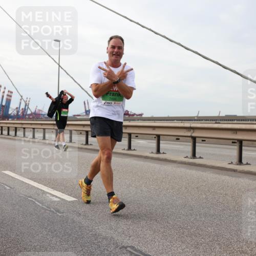 03.10.2025 - Köhlbrandbrückenlauf Lena Gebhardt http://msf.ph/oto/9129003 03.10.2025 16:03:02 Position 2 7486 meine-sportfotos.de