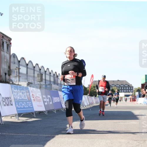 03.10.2025 - Köhlbrandbrückenlauf Jannik Wohlers http://msf.ph/oto/9129005 03.10.2025 13:41:53 Ziel 5043, 5193, 5232, 5250, 5257, 5315 meine-sportfotos.de