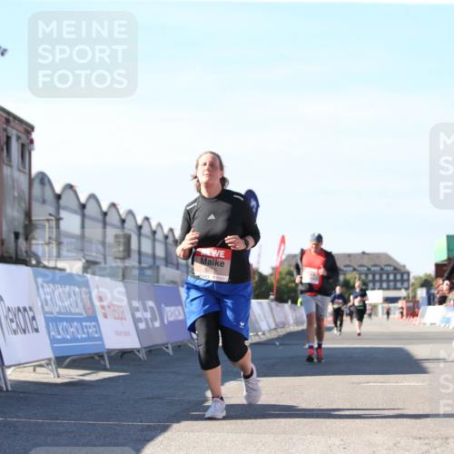 03.10.2025 - Köhlbrandbrückenlauf Jannik Wohlers http://msf.ph/oto/9129006 03.10.2025 13:41:53 Ziel 5043, 5193, 5232, 5250, 5257, 5315 meine-sportfotos.de