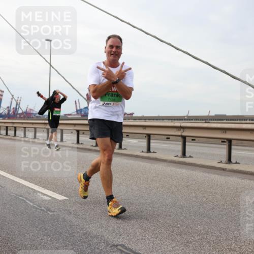 03.10.2025 - Köhlbrandbrückenlauf Lena Gebhardt http://msf.ph/oto/9129007 03.10.2025 16:03:02 Position 2 7486 meine-sportfotos.de