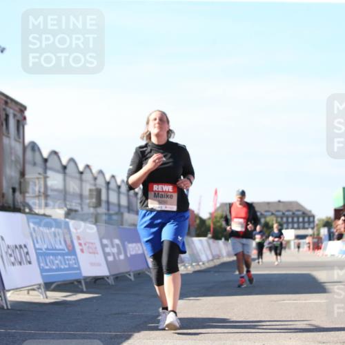 03.10.2025 - Köhlbrandbrückenlauf Jannik Wohlers http://msf.ph/oto/9129011 03.10.2025 13:41:53 Ziel 5043, 5193, 5232, 5250, 5257, 5315 meine-sportfotos.de