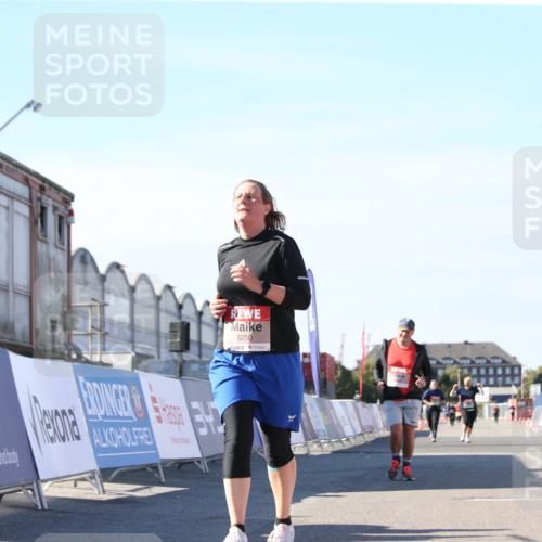 03.10.2025 - Köhlbrandbrückenlauf Jannik Wohlers http://msf.ph/oto/9129015 03.10.2025 13:41:53 Ziel 5043, 5193, 5232, 5250, 5257, 5315 meine-sportfotos.de