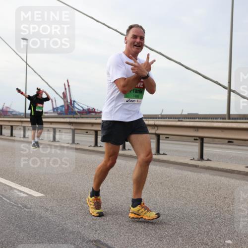 03.10.2025 - Köhlbrandbrückenlauf Lena Gebhardt http://msf.ph/oto/9129017 03.10.2025 16:03:02 Position 2 7486, 4 meine-sportfotos.de
