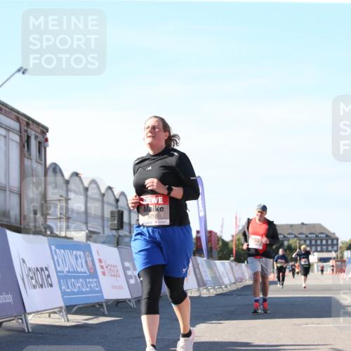 03.10.2025 - Köhlbrandbrückenlauf Jannik Wohlers http://msf.ph/oto/9129019 03.10.2025 13:41:53 Ziel 5043, 5193, 5232, 5250, 5257, 5315 meine-sportfotos.de