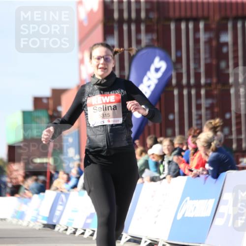 03.10.2025 - Köhlbrandbrückenlauf Jannik Wohlers http://msf.ph/oto/9129022 03.10.2025 13:41:54 Ziel 5043, 5193, 5232, 5250, 5257, 5315 meine-sportfotos.de
